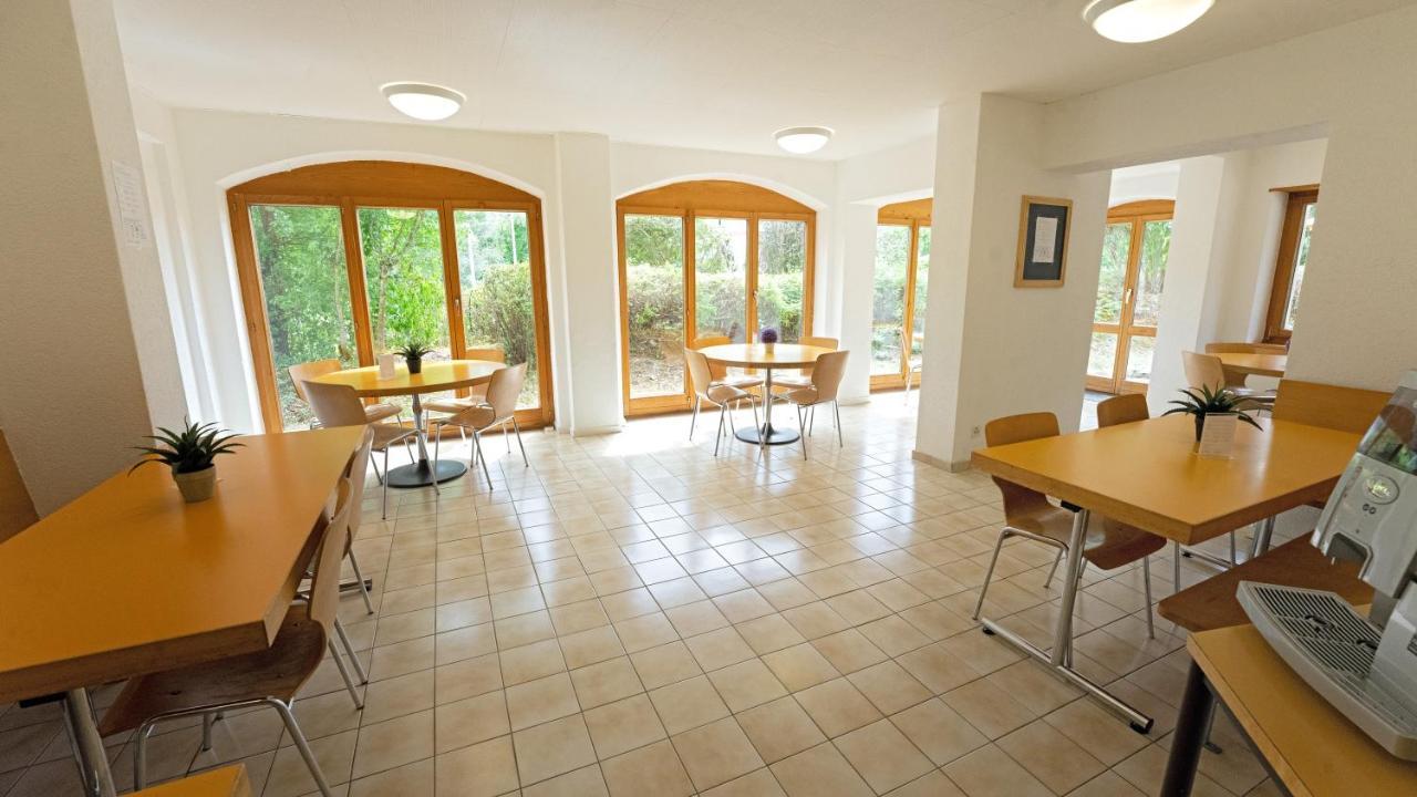 Delemont Youth Hostel Экстерьер фото