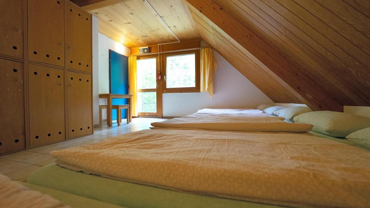 Delemont Youth Hostel Экстерьер фото