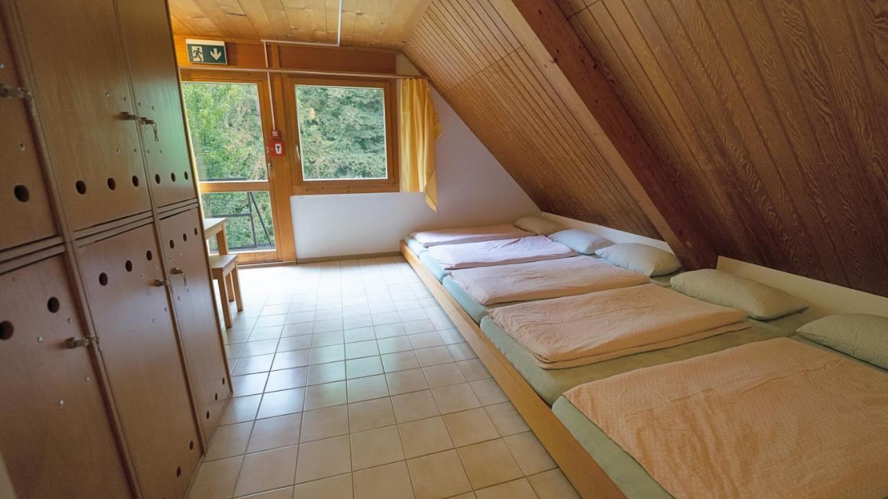 Delemont Youth Hostel Экстерьер фото
