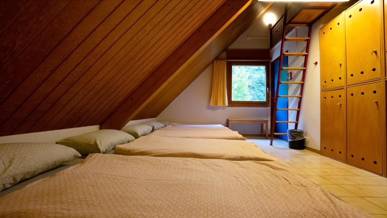 Delemont Youth Hostel Экстерьер фото