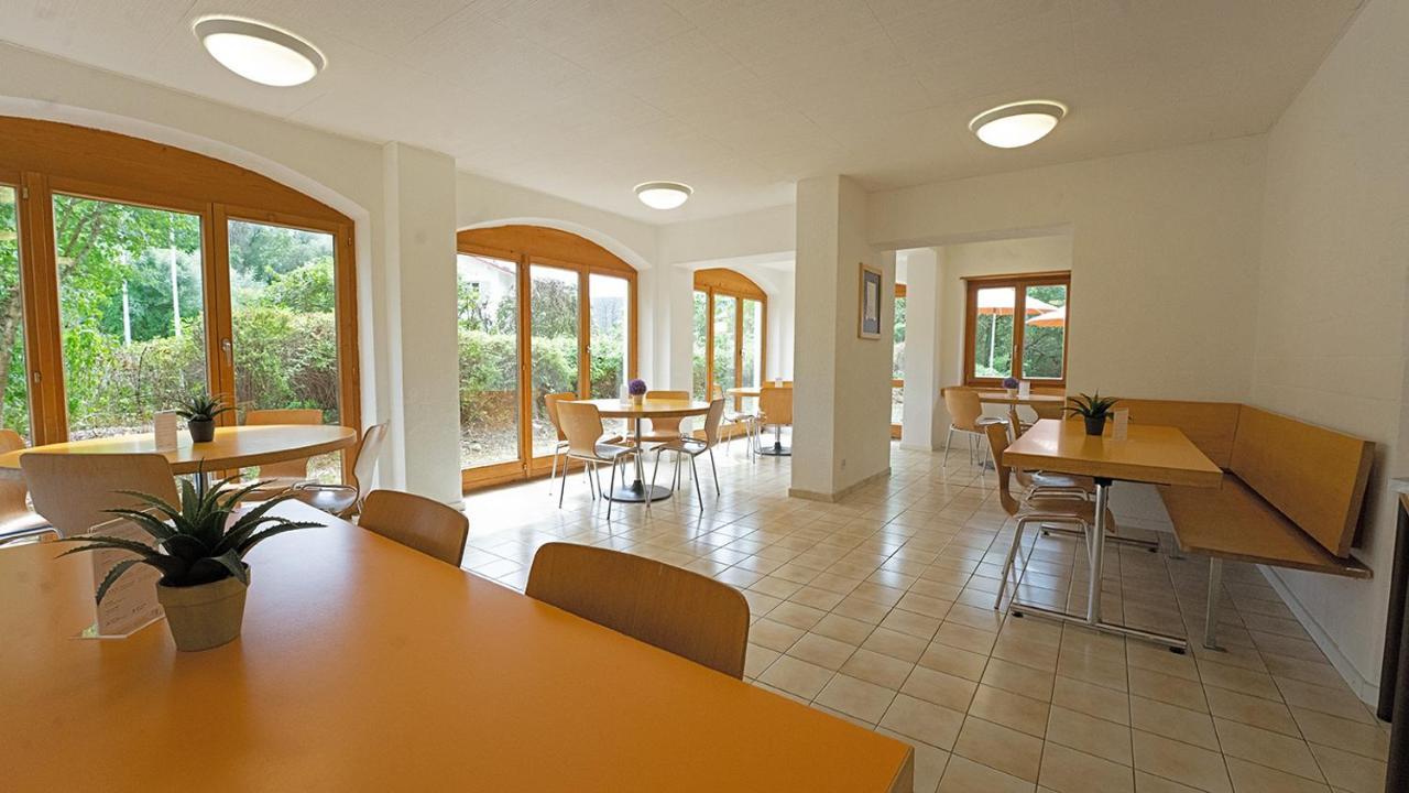Delemont Youth Hostel Экстерьер фото