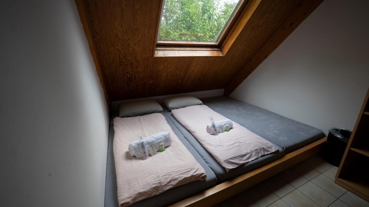 Delemont Youth Hostel Экстерьер фото